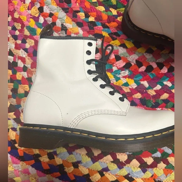 Women's DR.MARTENS White 1460 Smooth Leather Lace Up Boots Size 9 - Picture 5 of 13